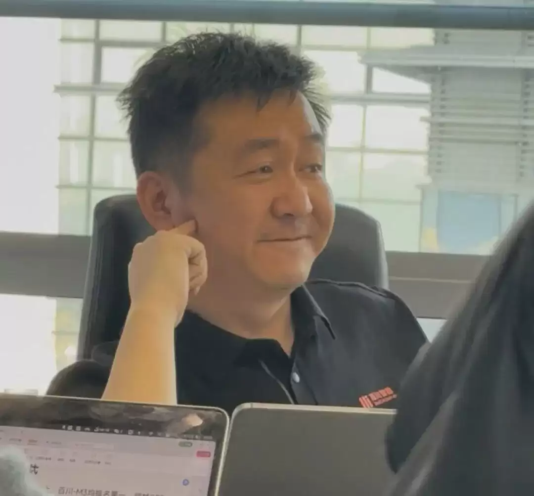 王小川押注严肃医疗,AI能比普通医生强吗?