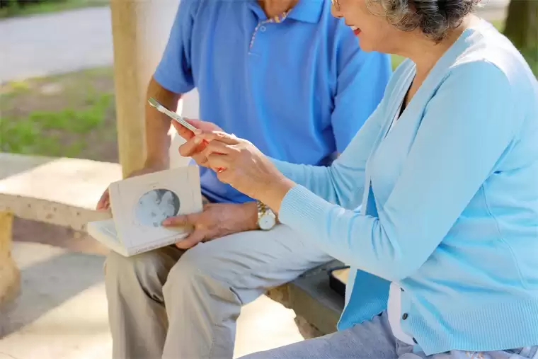 报告：一半老年人用3000元以上手机，更青睐中高端机型