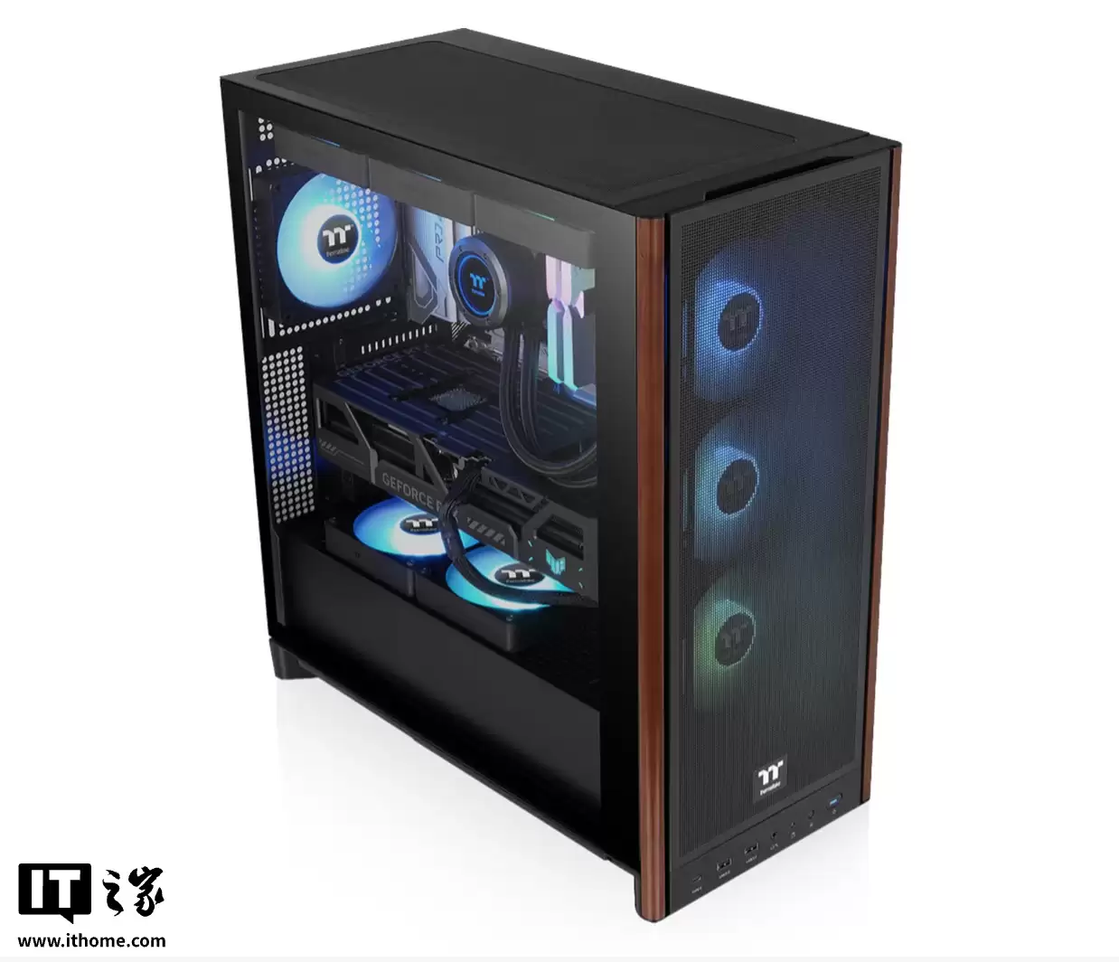 曜越钢炼 S370 WS 机箱上架：木纹装饰前面板、预装 4 把 120mm 风扇，黑白双色均 299 元