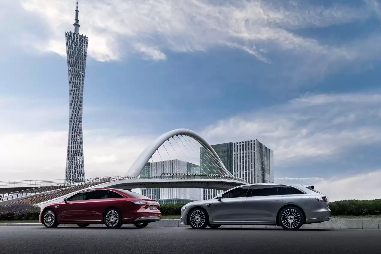 享界 12 月销量突破 8000 台,豪华轿车四分天下新时代来临