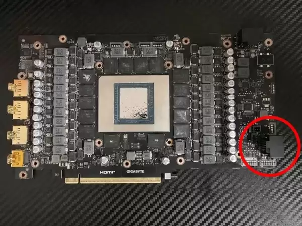 硬核魔改！手搓双12V-2x6接口RTX 5090：成功实现负载均衡