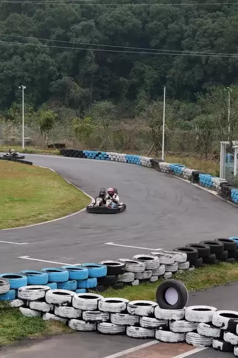 卡丁车入门指南：掌握基础操作与安全驾驶要领