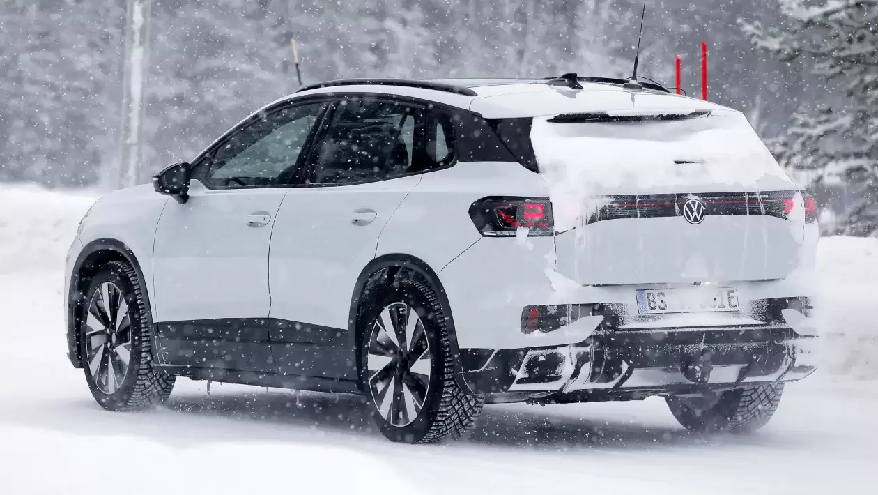 大众 ID. Tiguan 纯电 SUV 路试谍照曝光:内饰回归实体按键、续航超 640 公里