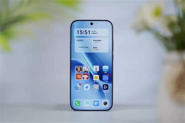 iQOO Z11 Turbo发布：7.9mm轻薄机身配7600mAh电池，售2399元起