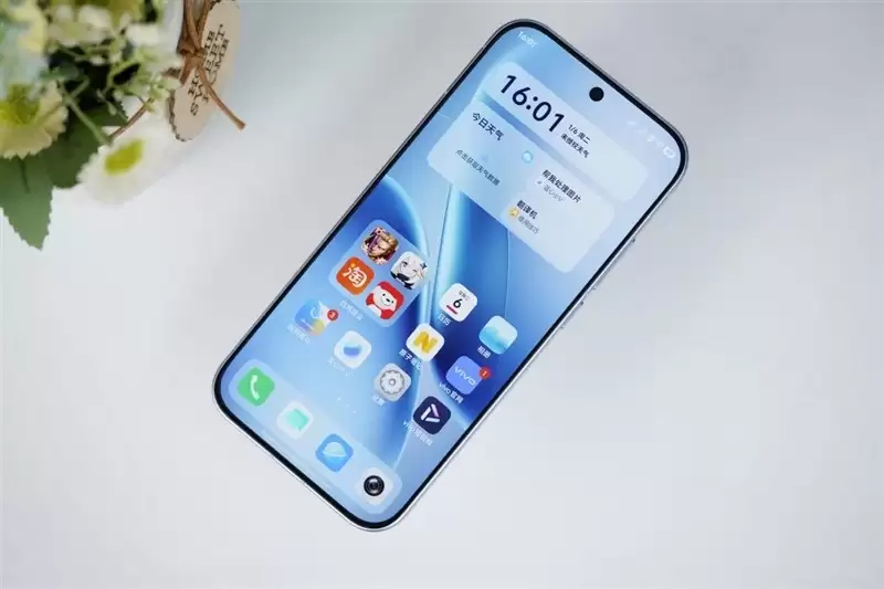 Z11 Turbo发布：骁龙8旗舰芯+7600mAh蓝海电池重塑中端性能标杆