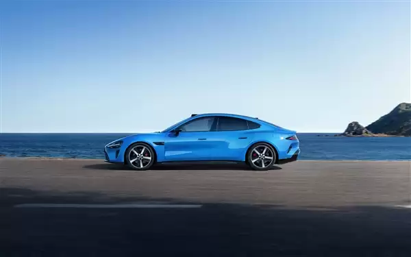 雷军发布新一代SU7卡布里蓝全套壁纸:免费用!