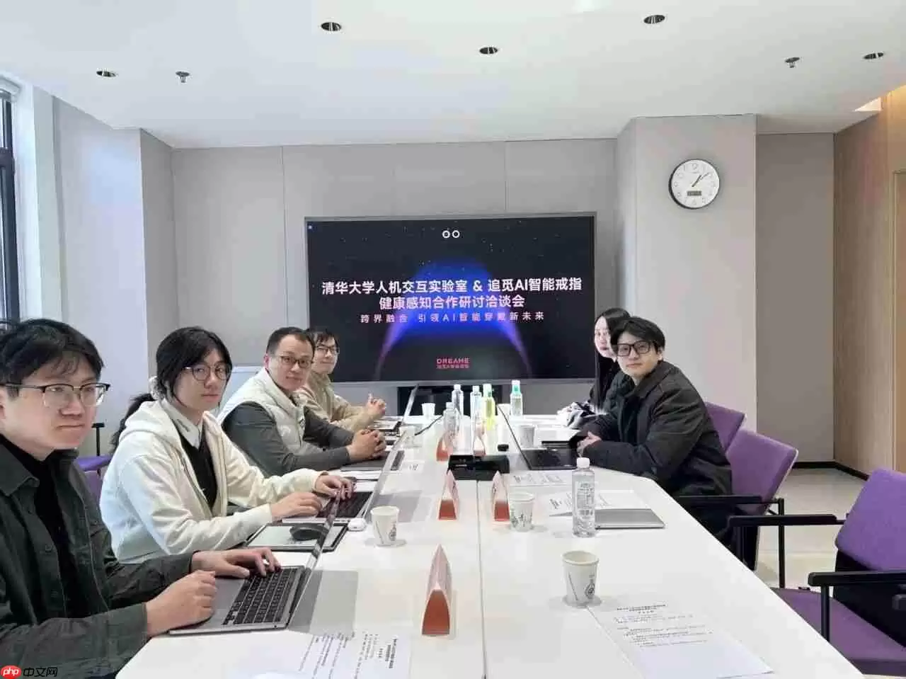 追光与清华实验室合作打造 AI 智能戒指产品