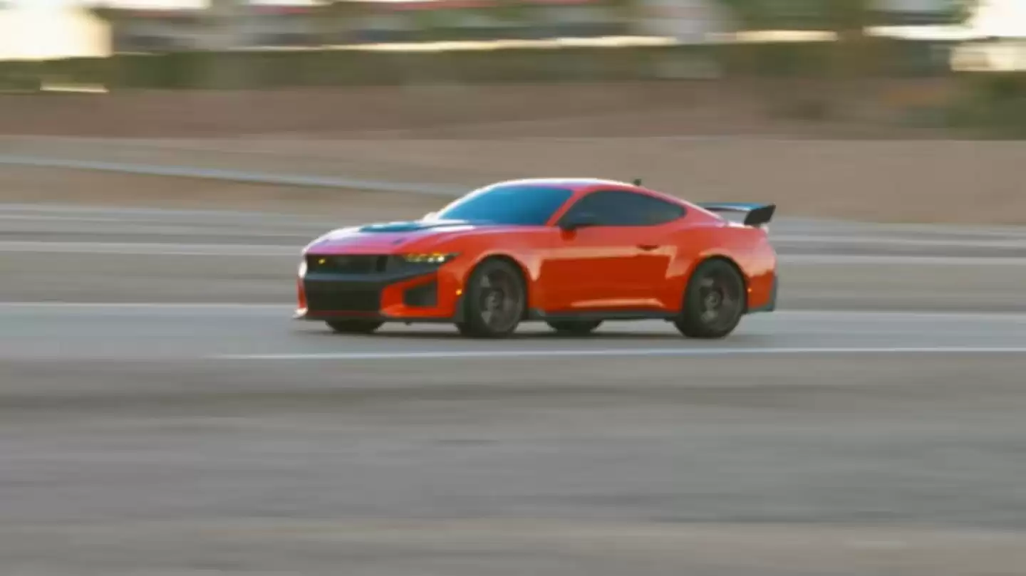 F1 冠军维斯塔潘试驾,福特最强 Dark Horse 跑车遭红牛“剧透”