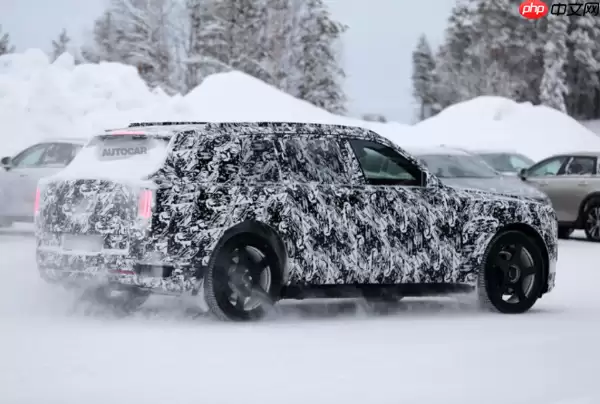 续航或达500英里 劳斯莱斯第二款纯电SUV测试车曝光