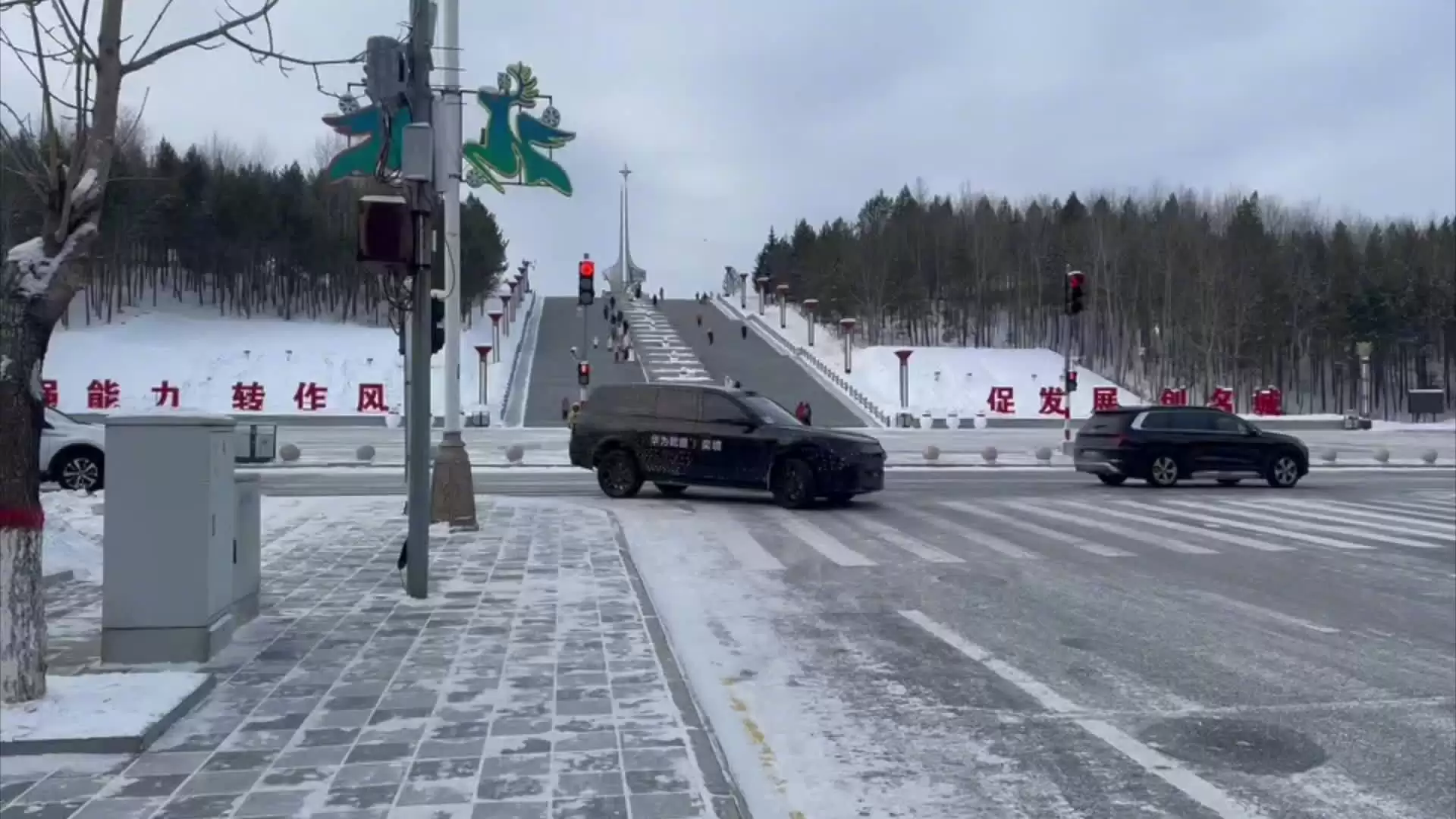 奕境首款车型谍照曝光:华为乾崑与东风联手打造,计划 2026 年 4 月北京车展正式亮相