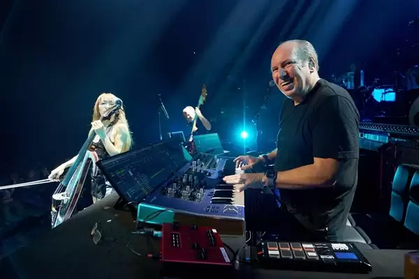 凯瑟琳退位 卢卡斯时代结束