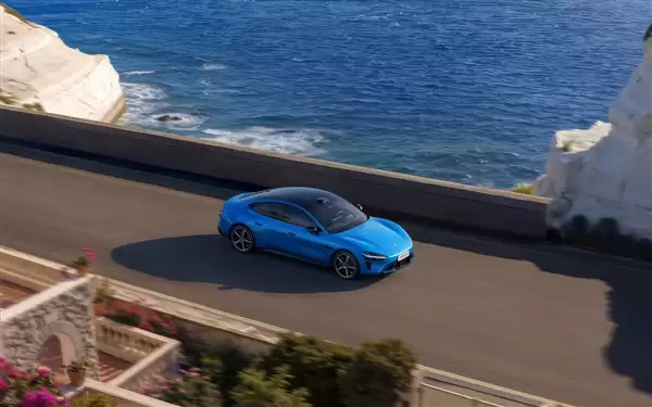 雷军发布新一代SU7卡布里蓝全套壁纸:免费用!