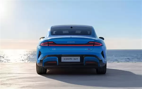 雷军发布新一代SU7卡布里蓝全套壁纸:免费用!