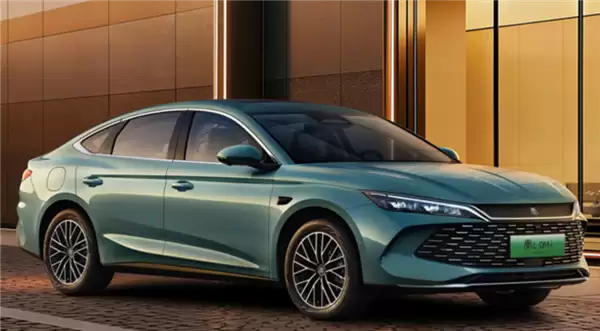 突破2700万辆!2025年中国车企全球销量首超日本