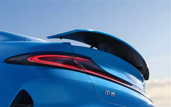 雷军发布新一代SU7卡布里蓝全套壁纸:免费用!