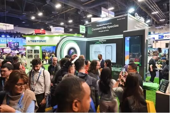 优克联 CES 首发 PetCam 宠物摄像头，双品重构人宠互联系范试