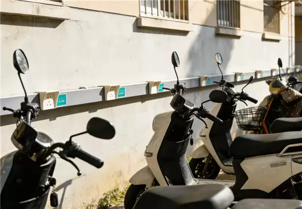 充电2元服务费7元！电车充电桩收费过高市民直呼充不起