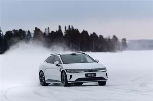 极氪官方预告：新款007GT/007二季度上市！配900V高压架构