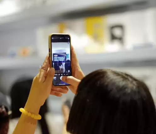 短视频乱象:虚假摆拍卖流量,监管与自律亟待加强