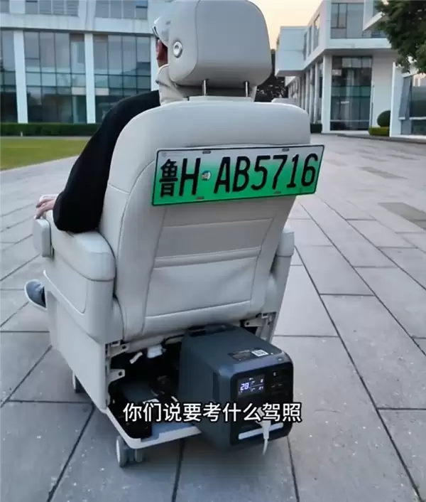 男子DIY世界上最小的新能源车 理想MEGA座椅改装