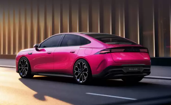 奇瑞风云A9轿跑亮相：AI灵犀智舱、猎鹰驾驶辅助