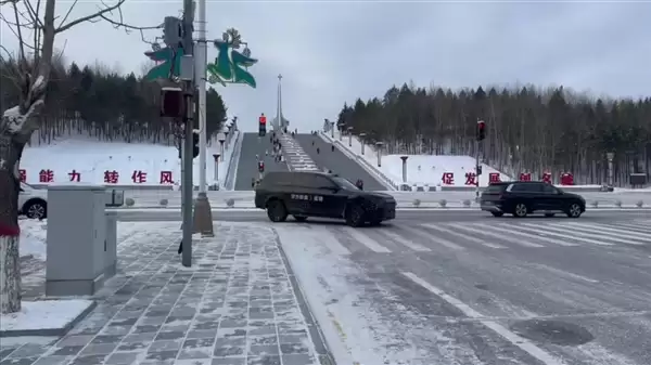 华为乾崑与东风联手打造!东风奕境首款车型曝光:4月份正式亮相