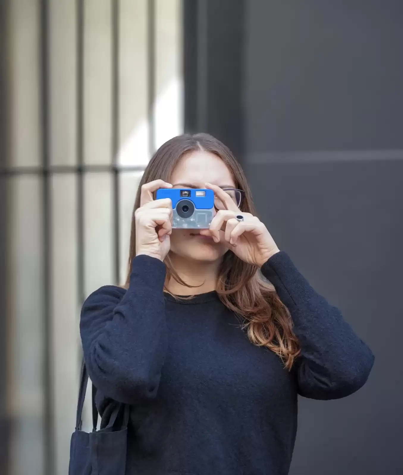 透明机身复古数码相机Await发布