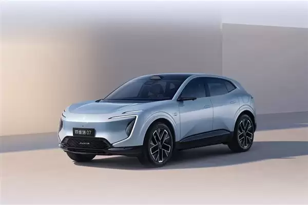 阿维塔回应南宁多车碰撞事故：智能驾驶未激活，系驾驶员超速所致