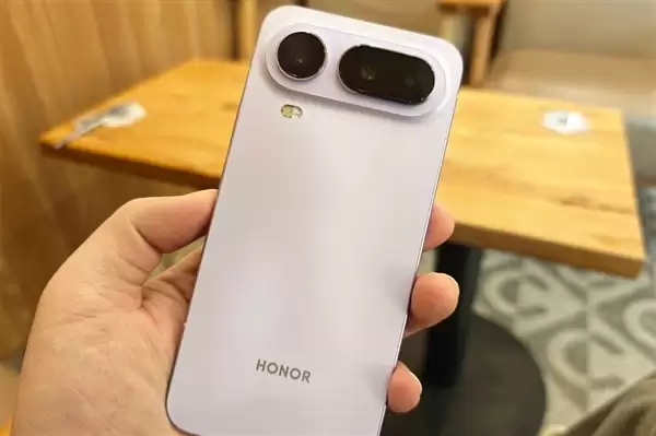 荣耀Magic8 Pro Air亮相：年度最轻旗舰机 仅重155g