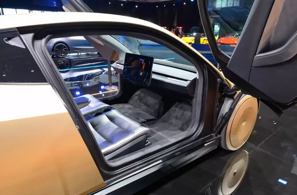 马斯克强推FSD订阅制，特斯拉车主什么反应？