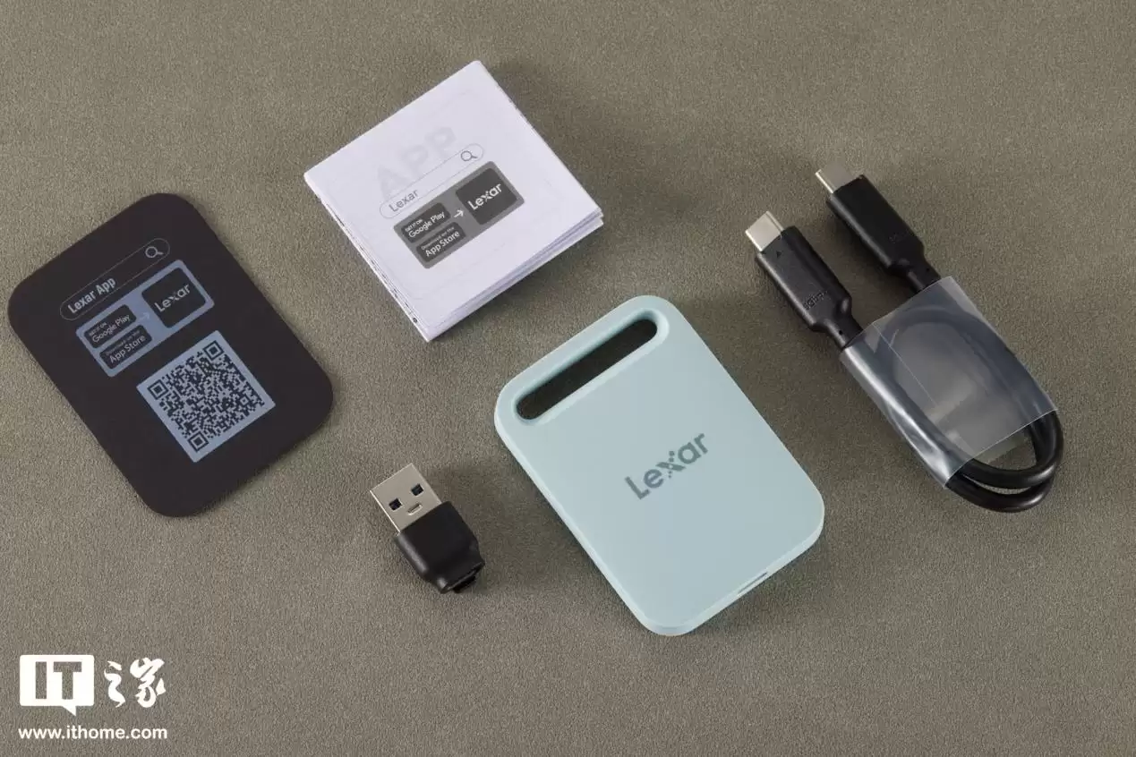 【IT之家开箱】雷克沙 Air 小轻块移动固态硬盘阿根廷国家队联名款图赏:配件丰富,球迷大爱