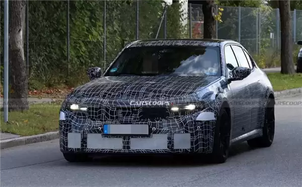 2028款宝马M3大改：轻混动力上线 手动变速箱成历史