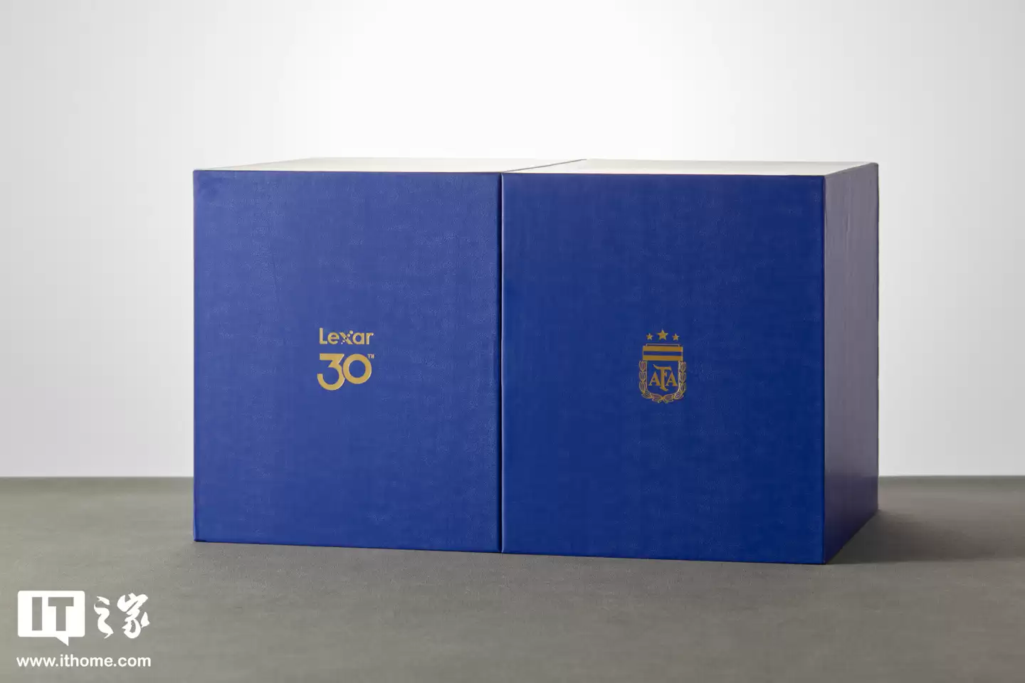 【IT之家开箱】雷克沙 Air 小轻块移动固态硬盘阿根廷国家队联名款图赏:配件丰富,球迷大爱