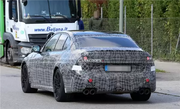 2028款宝马M3大改：轻混动力上线 手动变速箱成历史