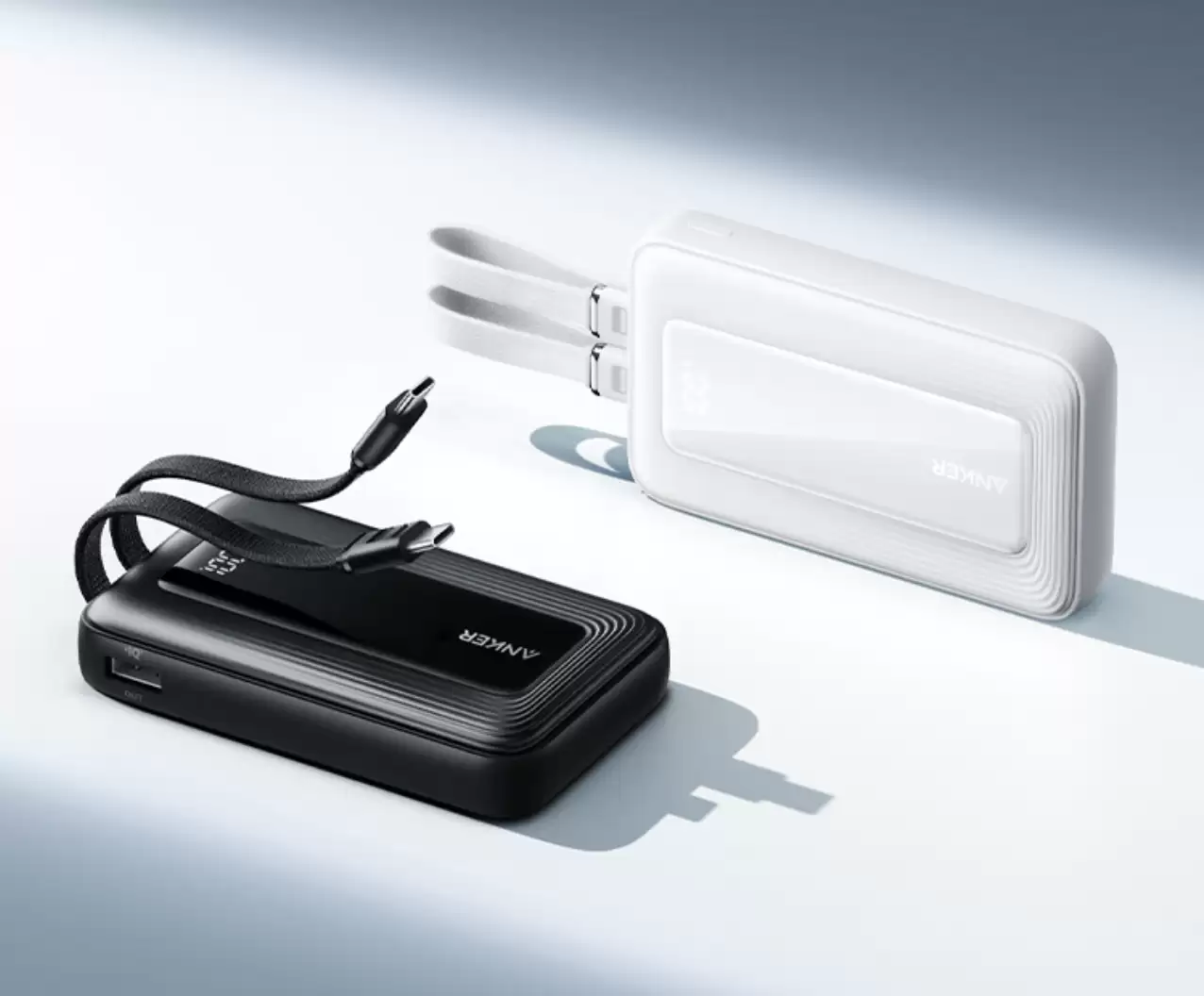 苹果 iPhone 满速快充：Anker 自带双线充电宝 20000mAh 国补后 141.8 元