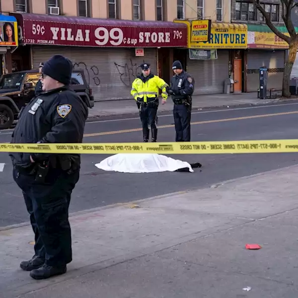 惨烈的交通安全警示片 美国前童星疑闯红灯被拖行致死