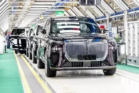 岚图云峰工厂升级:国产化产线提速,每40秒下线一台车