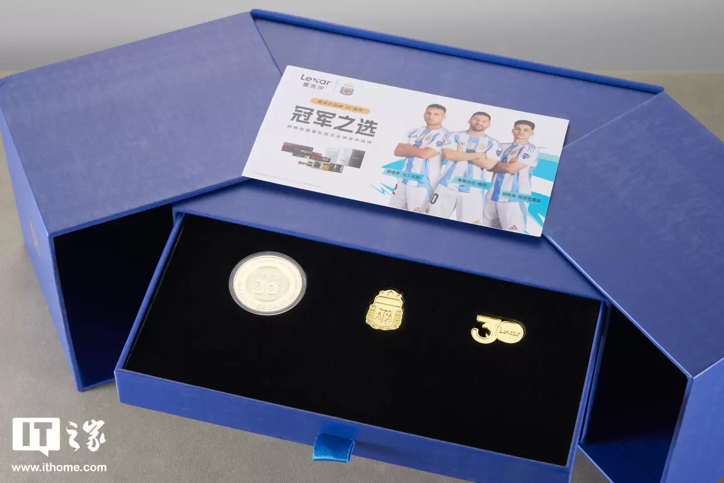 【IT之家开箱】雷克沙 Air 小轻块移动固态硬盘阿根廷国家队联名款图赏:配件丰富,球迷大爱