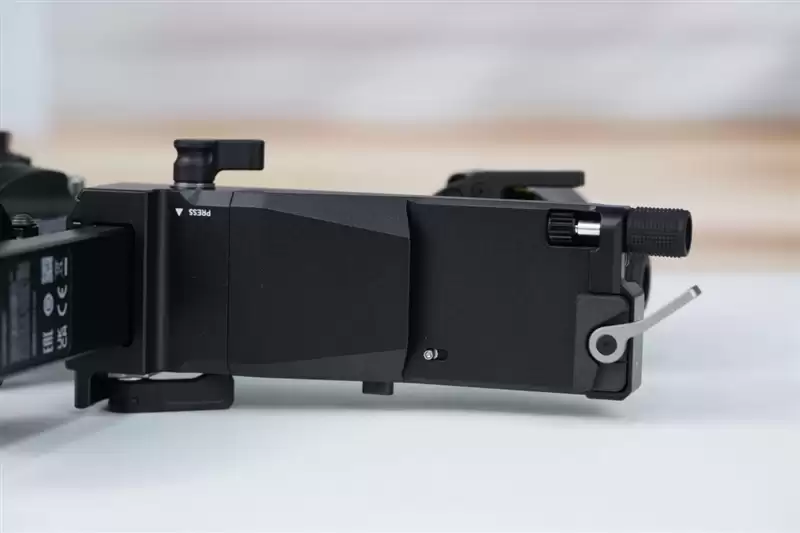 单兵增稳作战神器！大疆RS 5评测：全面进化的电控提壶 稳定器的第二套操作系统