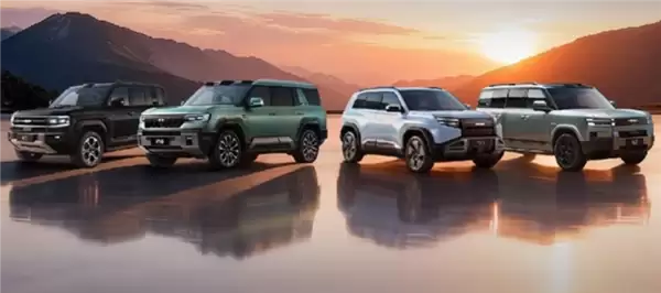 方程豹豹7成保命神车：A柱追尾大货车未变形