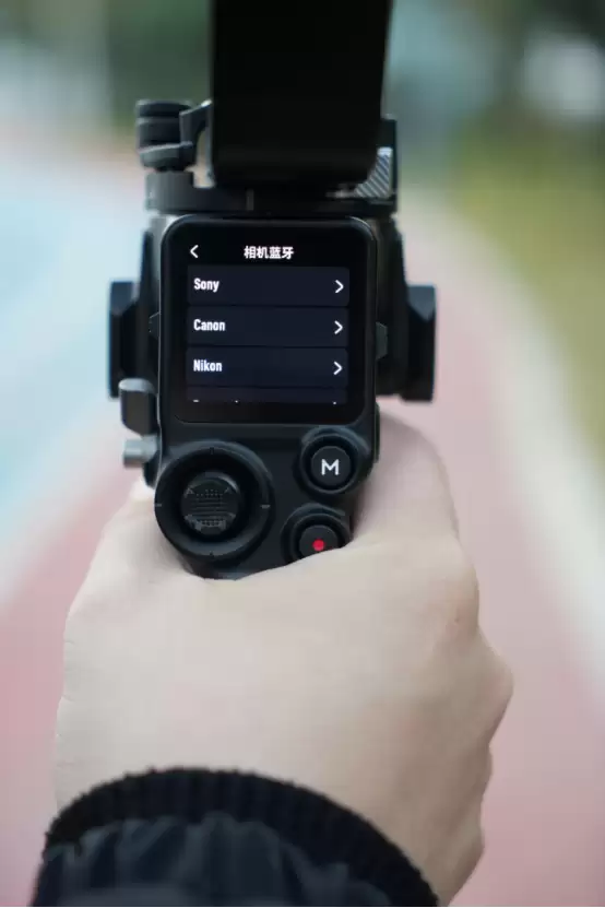 单兵增稳作战神器！大疆RS 5评测：全面进化的电控提壶 稳定器的第二套操作系统