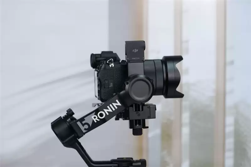 单兵增稳作战神器！大疆RS 5评测：全面进化的电控提壶 稳定器的第二套操作系统