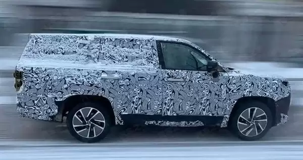 奇瑞全新全尺寸SUV T1T实车曝光,三排座+天地门设计引关注