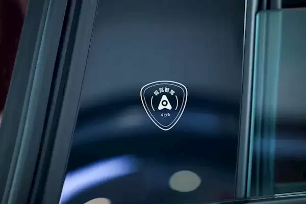 换装车顶激光雷达、后桥标配双电机!全新阿维塔12实车亮相