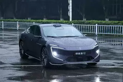 新款阿维塔12发布：激光雷达加持，华为联合打造智能新旗舰