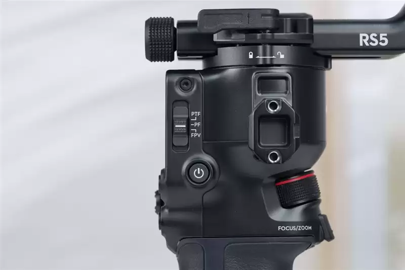 单兵增稳作战神器！大疆RS 5评测：全面进化的电控提壶 稳定器的第二套操作系统