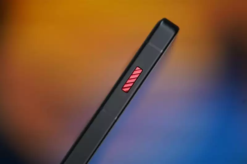 真全面+7000mAh电池 红魔11 Air全面评测:续航焦虑不存在的电竞机颜王!