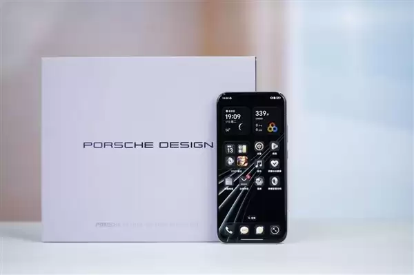 荣耀Magic8 RSR保时捷设计发布，万元内旗舰新标杆