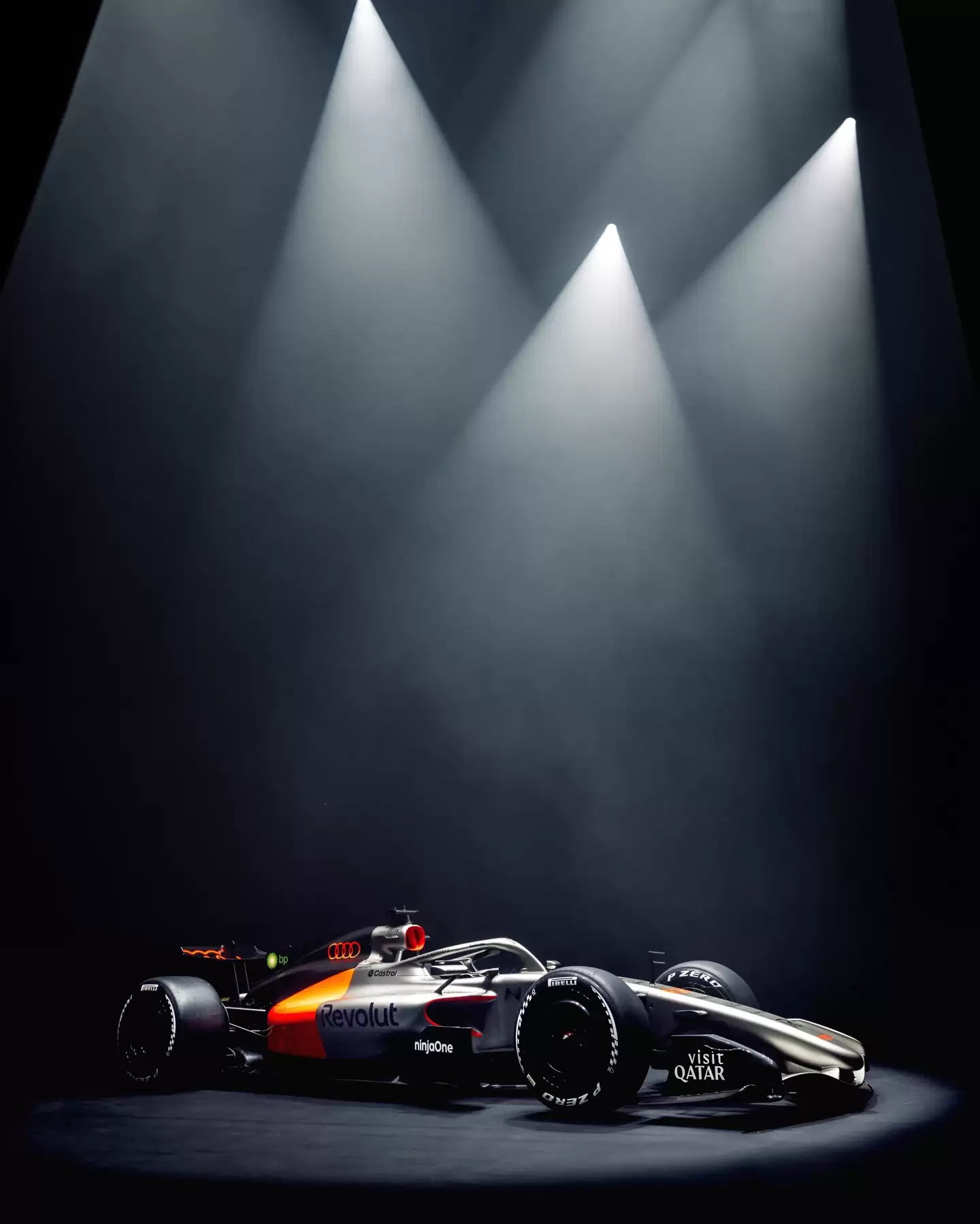 进军 F1 赛事：奥迪发布首辆 F1 赛车 R26