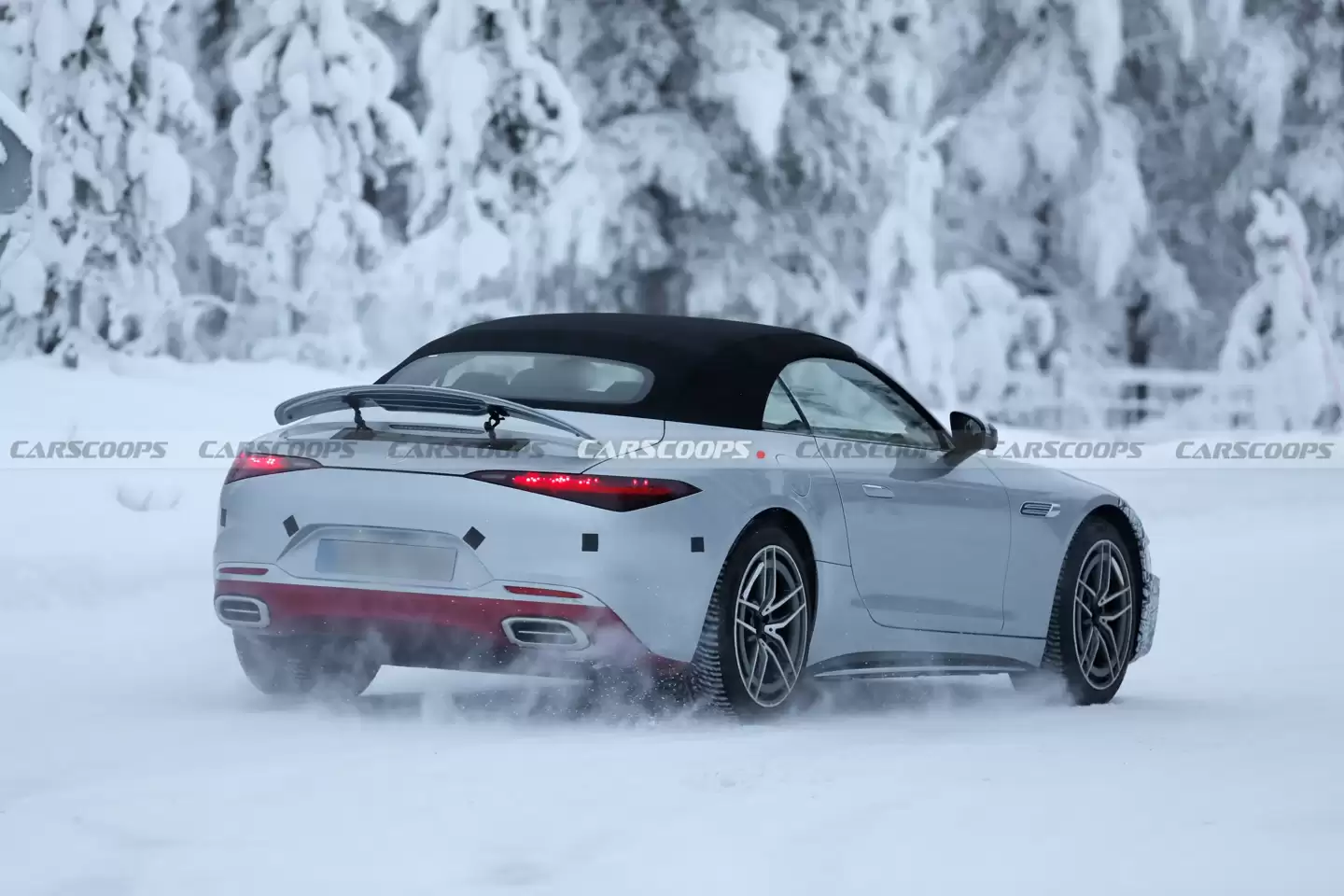 奔驰 AMG SL 改款路测图曝光,换装三叉星大灯与巨型格栅